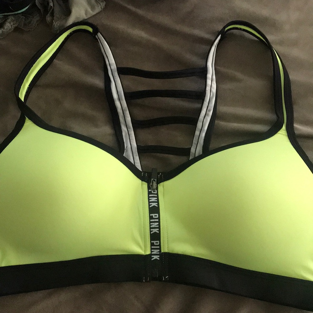 Pink VS sports bra 💚